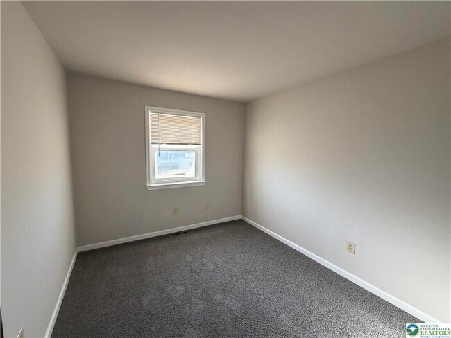 Building Photo - 350 Moty Dr