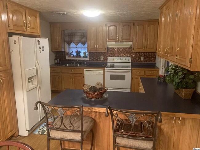 Building Photo - 106 W 6th Ave