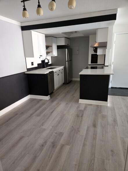 Black and white design - 14161 E Jewell Ave
