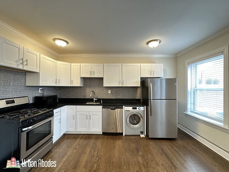 Building Photo - 2133 N Dayton St