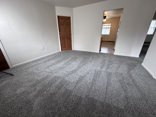 Building Photo - 33 Grandview Dr