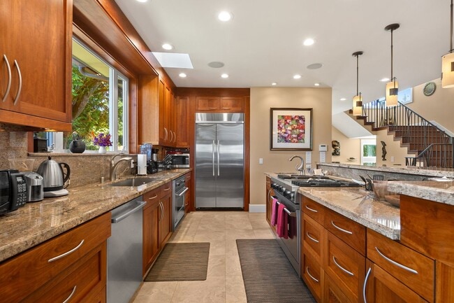 Building Photo - Exquisite Kirkland Estate - Lake Front Views