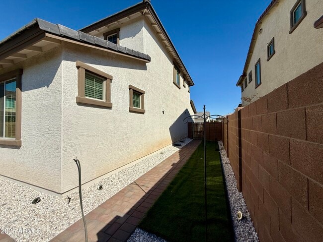 Building Photo - 10935 E Tesla Ave