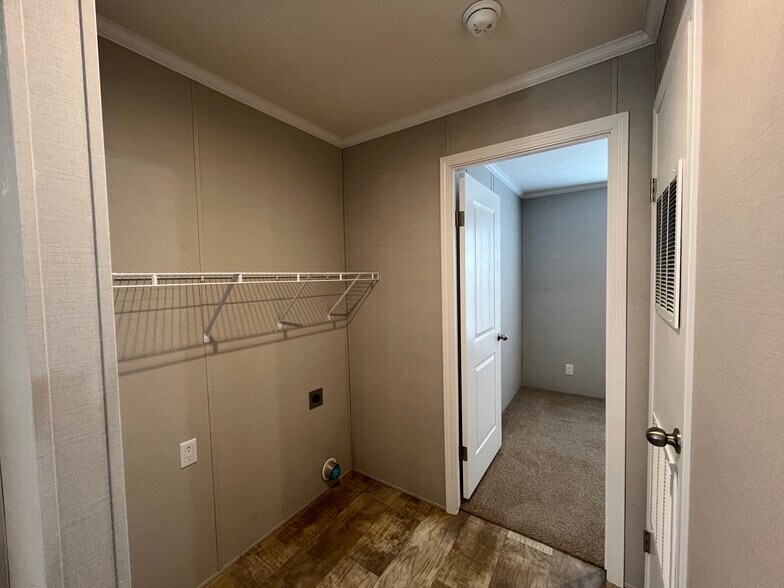 Building Photo - 15856 Marentette Dr