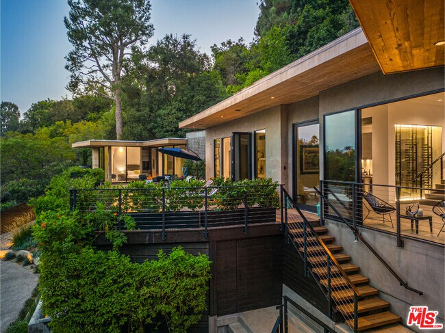 Building Photo - 727 N Beverly Glen Blvd