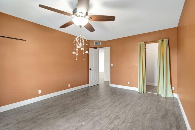 Building Photo - 3118 Florida Blvd