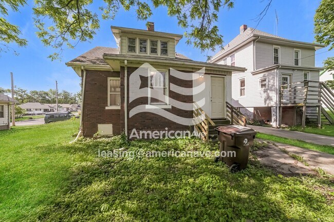 Building Photo - 1205 W Brons Ave