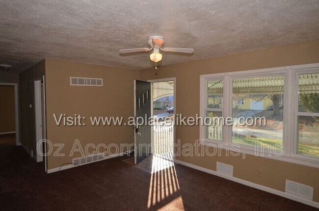 Building Photo - 9811 Marsh Ave