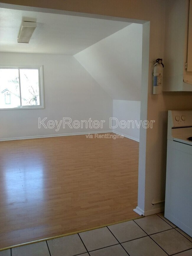 Building Photo - 1118 6th St