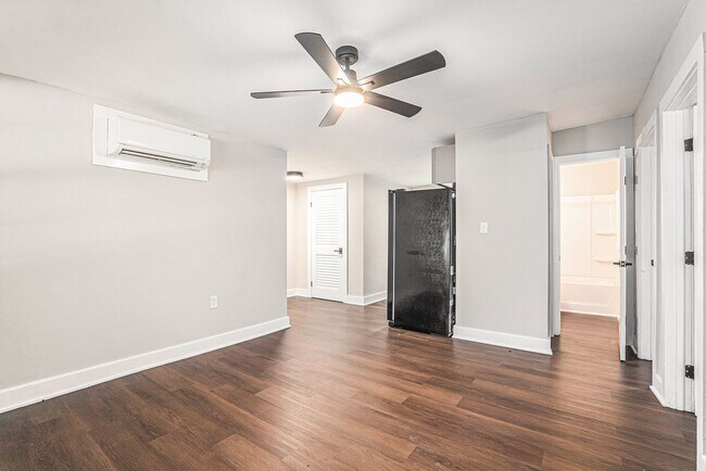 Building Photo - Fully Renovated Cottage near Downtown Smyrna!