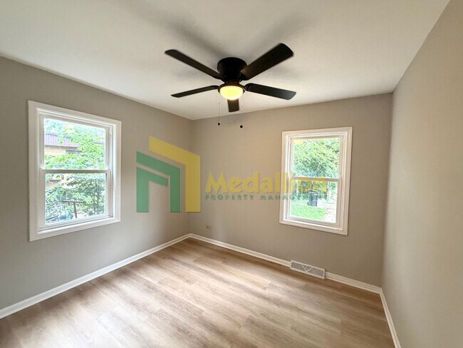 Building Photo - 12917 S Emerald Ave