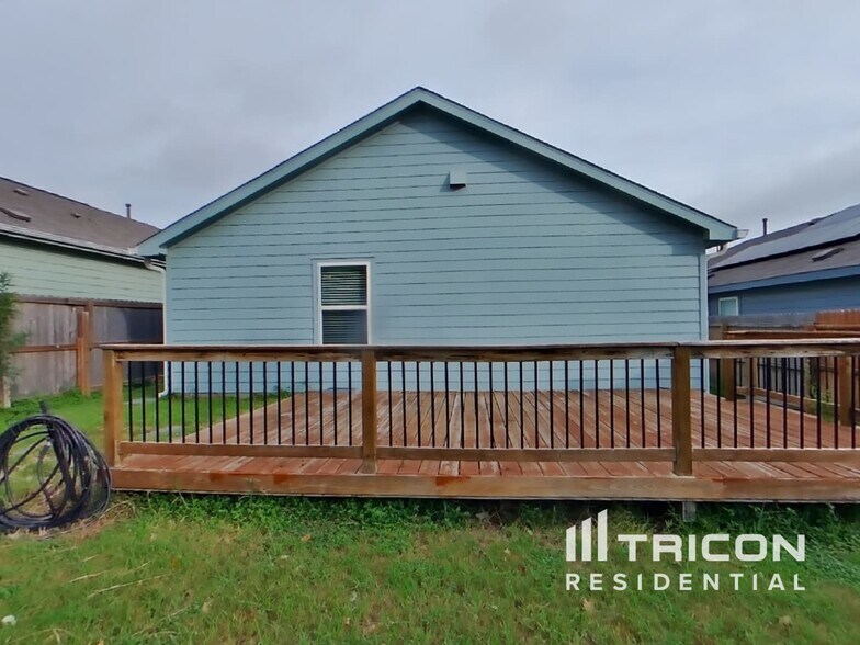 Building Photo - 6526 Beehive Dr