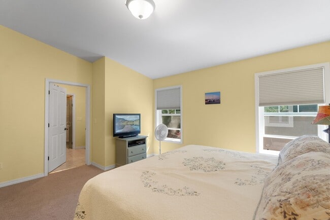 Building Photo - Furnished 2 BR + Den/2.5 BA Whitefish Townhome Available for 1 Month May 17-June 16, 2026