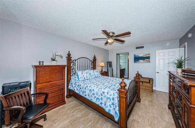 Building Photo - 6295 Bahia Del Mar Cir