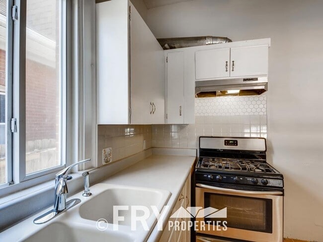 Building Photo - Short Term Lease Needed for Quaint Potter Highlands Home