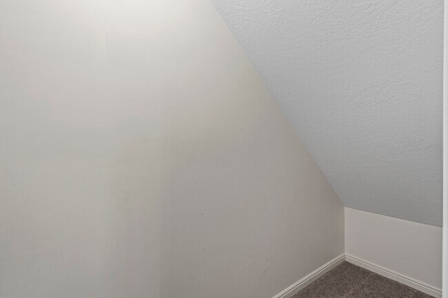 Building Photo - 456 W 2600 N