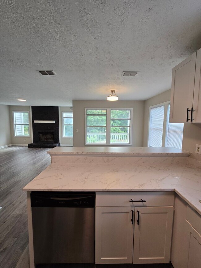 Building Photo - 1021 Wood Creek Dr