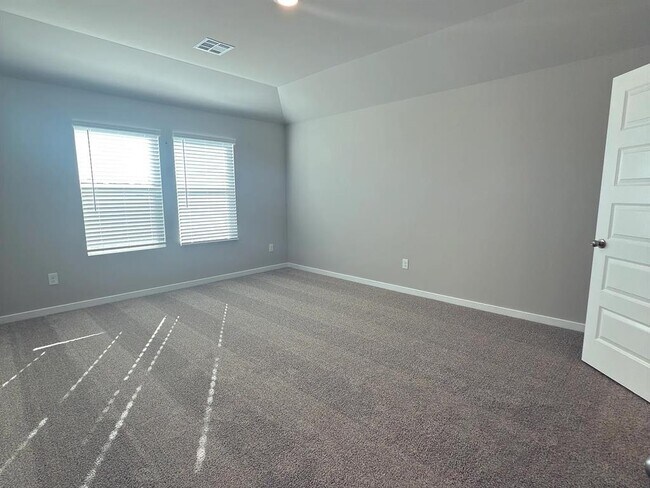 Building Photo - 2924 Firefly Dr