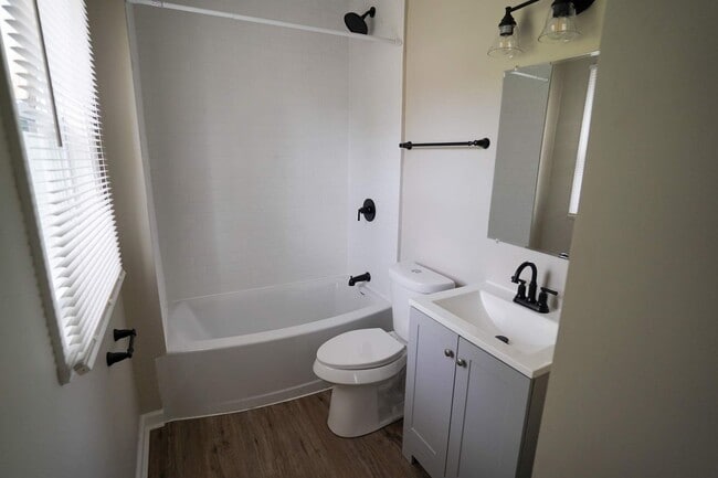Building Photo - Freshly Renovated 3-Bedroom Home – Quality...