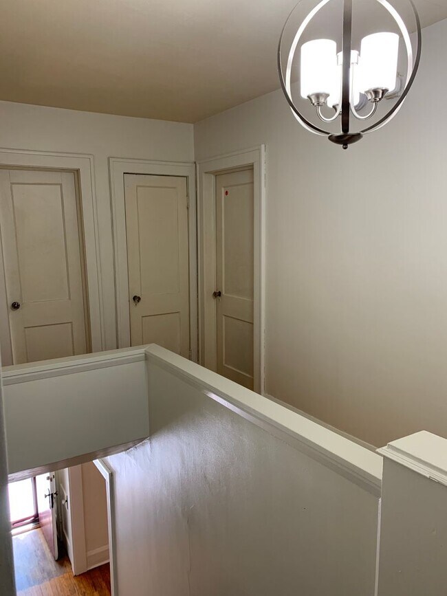 Building Photo - 4 Bedroom 2 Bathroom On the Edge of Dinkyt...