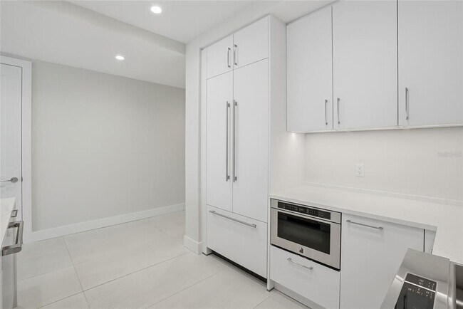 Building Photo - 275 1st Ave S