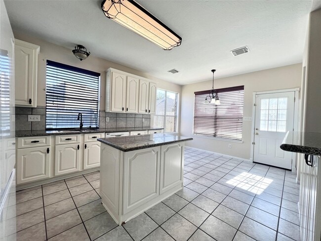 Building Photo - 13923 White Oak Springs Dr