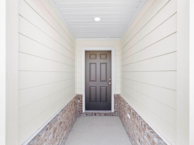 Building Photo - 462 Whispering Creek Ave