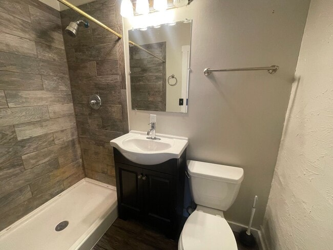Building Photo - 4BD/1.5BA Home For Rent In Valpo