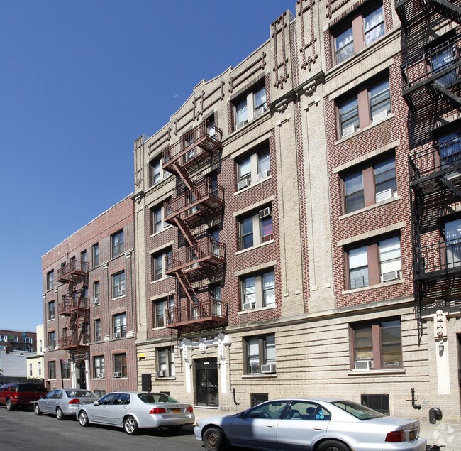 30-40 32nd - 30-40 32nd St