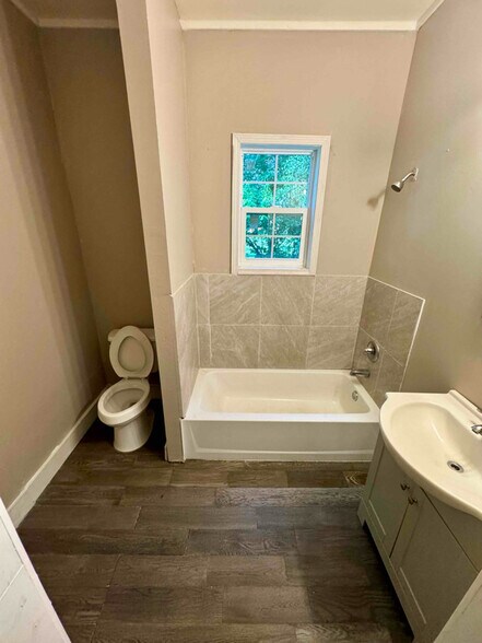 Building Photo - 120 W 18th St