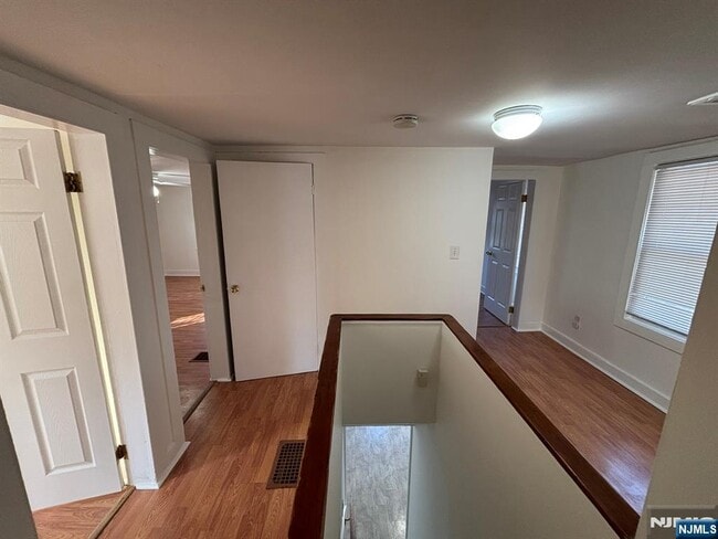 Building Photo - 86 Ringwood Ave