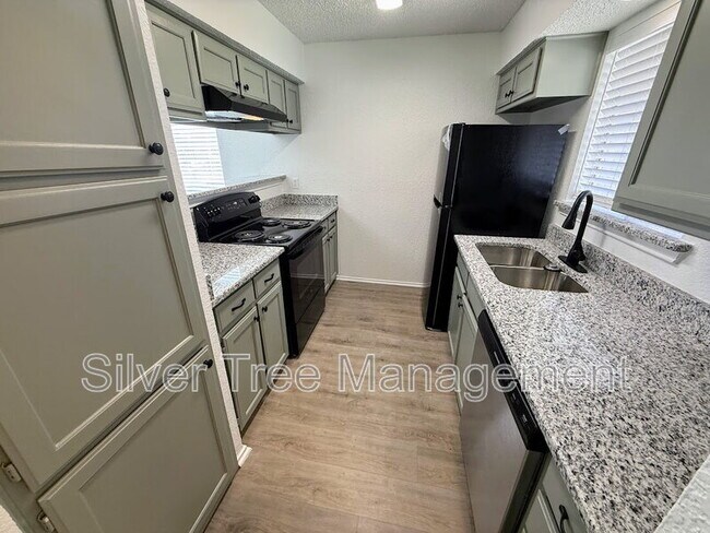 Building Photo - 2326 Summer Pl Dr