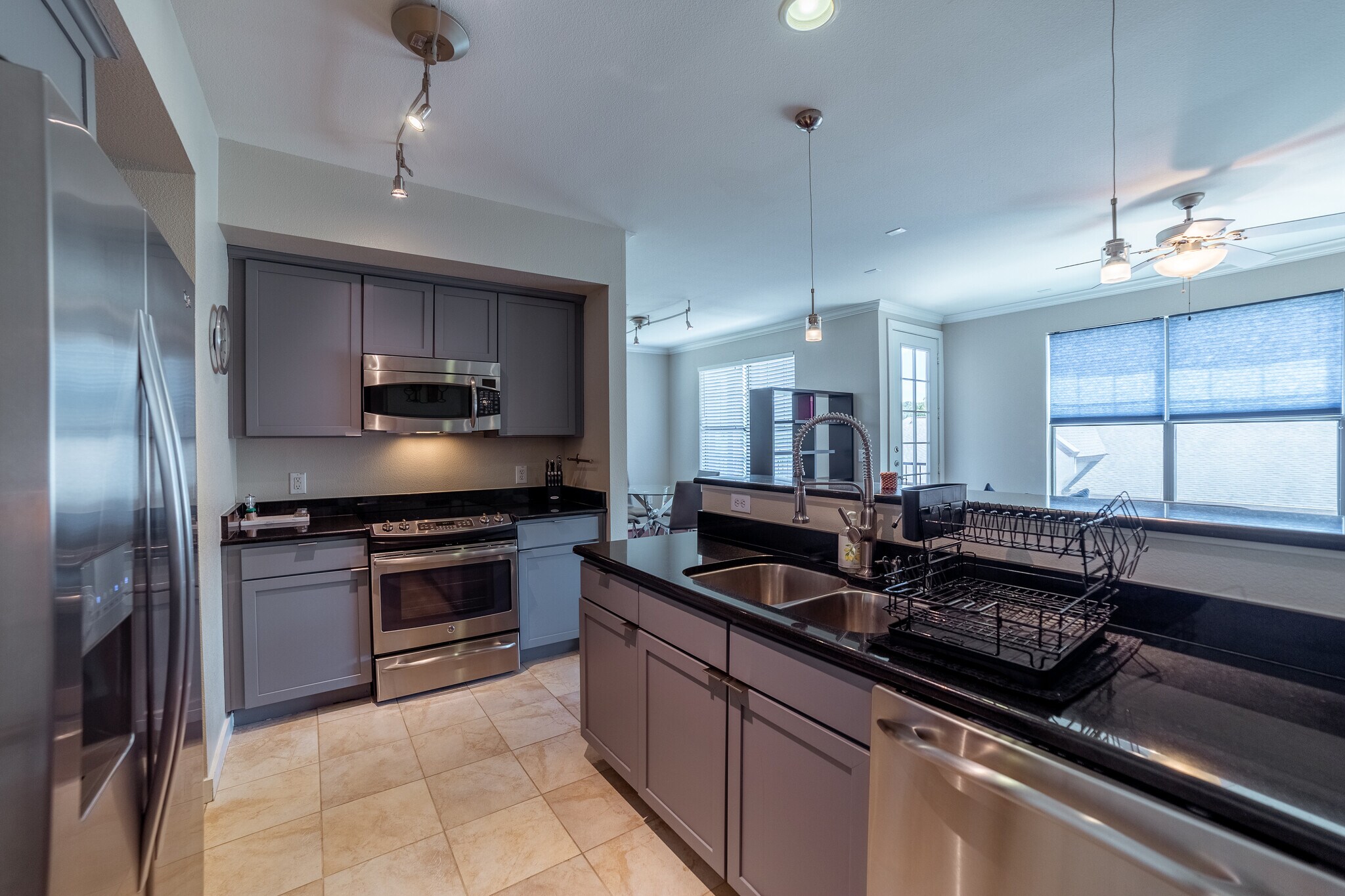 Kitchen - 7342 Oak Manor Dr