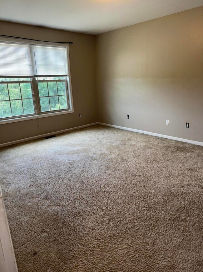 Building Photo - 3804 Pinecrest Way