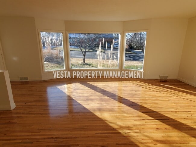 Building Photo - 1516 36th St