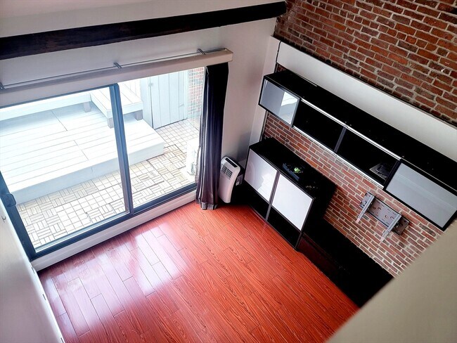 Building Photo - 42 8th St