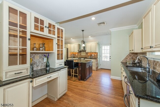 Building Photo - 414 Mineral Springs Dr