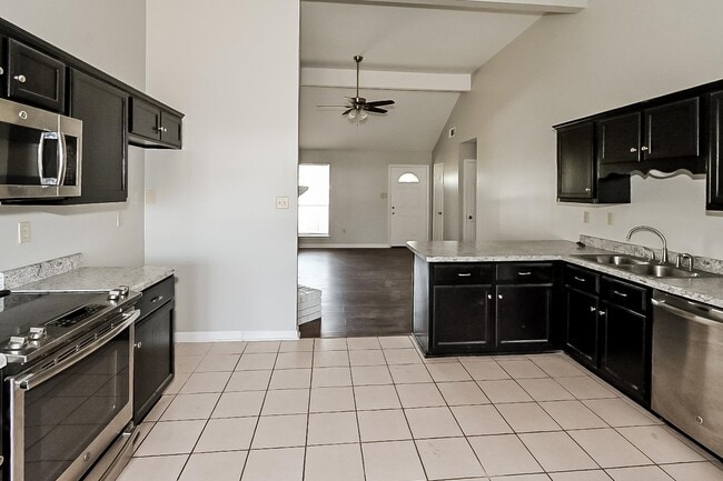 Building Photo - 6464 Elmwood Cove
