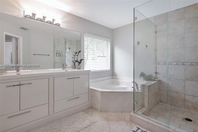 Building Photo - 1800 Water Ridge Dr