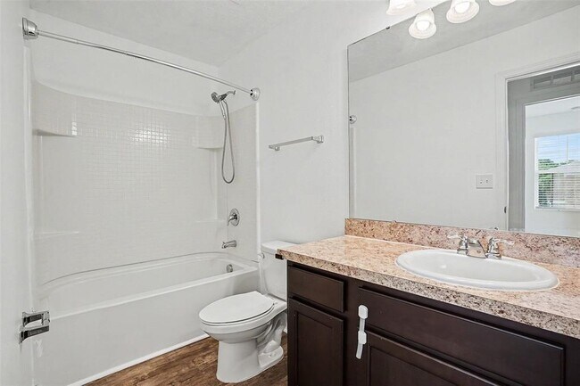 Building Photo - 868 Grandin St
