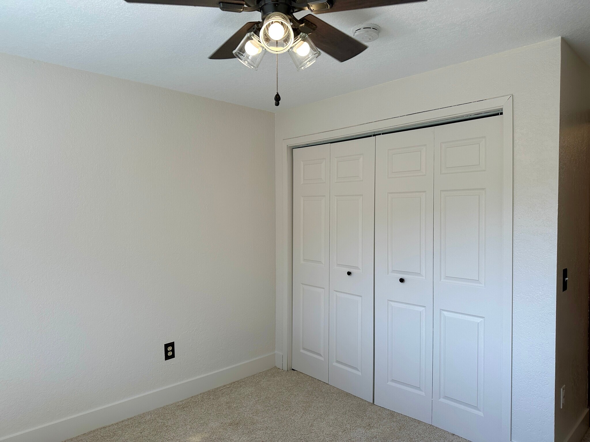 Standard Bedroom Closets - 1055 Tomahawk Trl