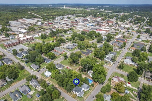 Building Photo - "Charming 2-Bed, 1-Bath Gem on Avenue H – ...