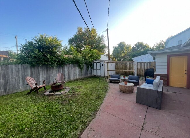 Building Photo - 3 BED | 1.5 BATH | SPACIOUS HOME | CENTRAL