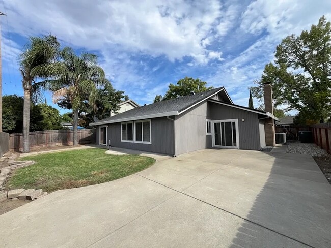 Building Photo - 6078 Kingwood Cir