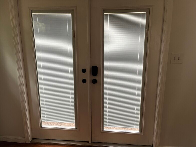 Building Photo - 920 NE 5th Ave