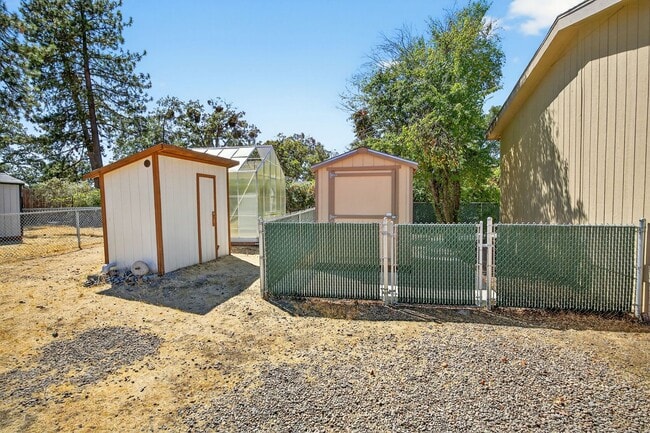 Building Photo - Wilson Tri-Plex