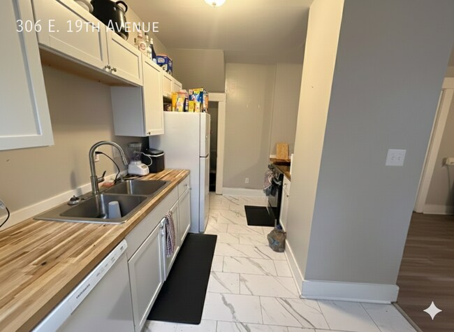 Building Photo - 306 E 19th Ave