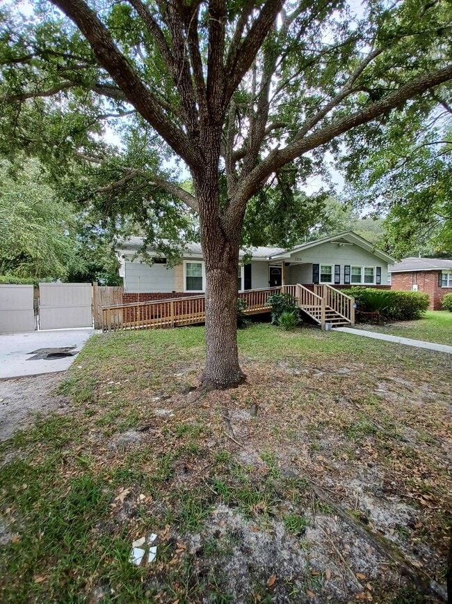 Primary Photo - Spacious 3 bedroom home in West Ashley