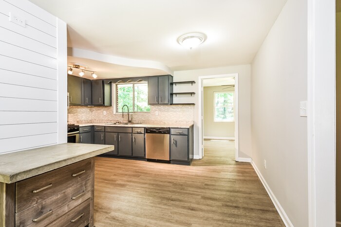 Building Photo - 2116 Terry Ln