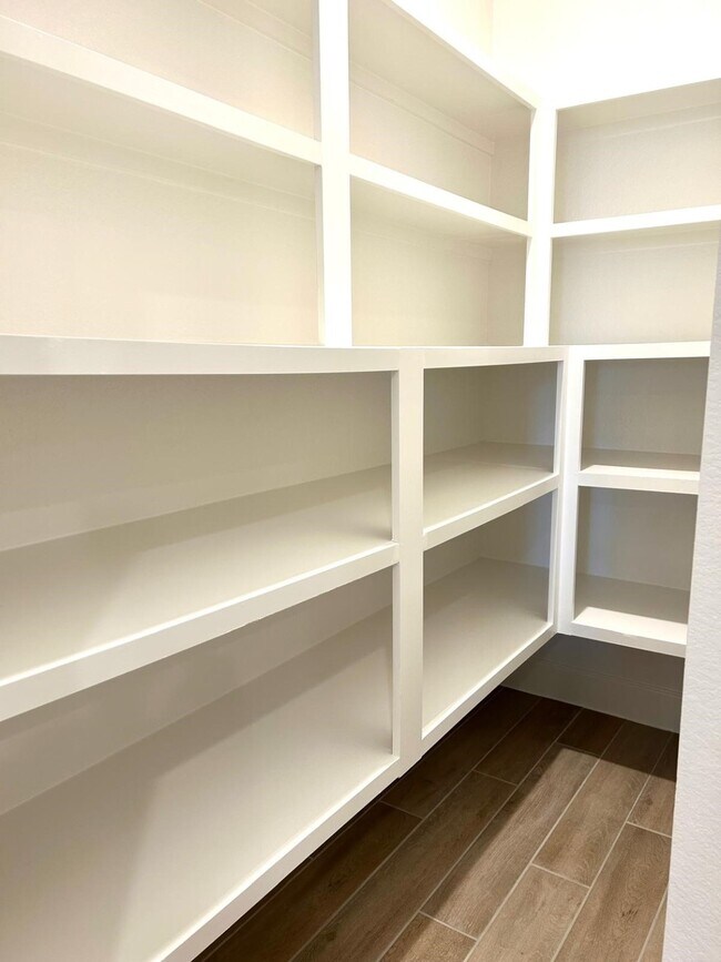 Building Photo - 211 Sierra Strm Ln